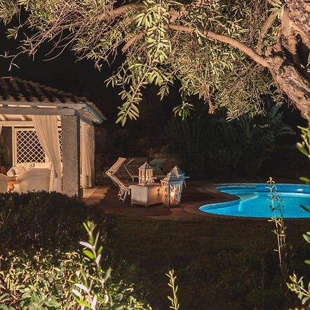 Villa Bougainvillea Con Piscina E Giardino Privato A Pochi Passi Dal Mare 카스티아다스 외부 사진