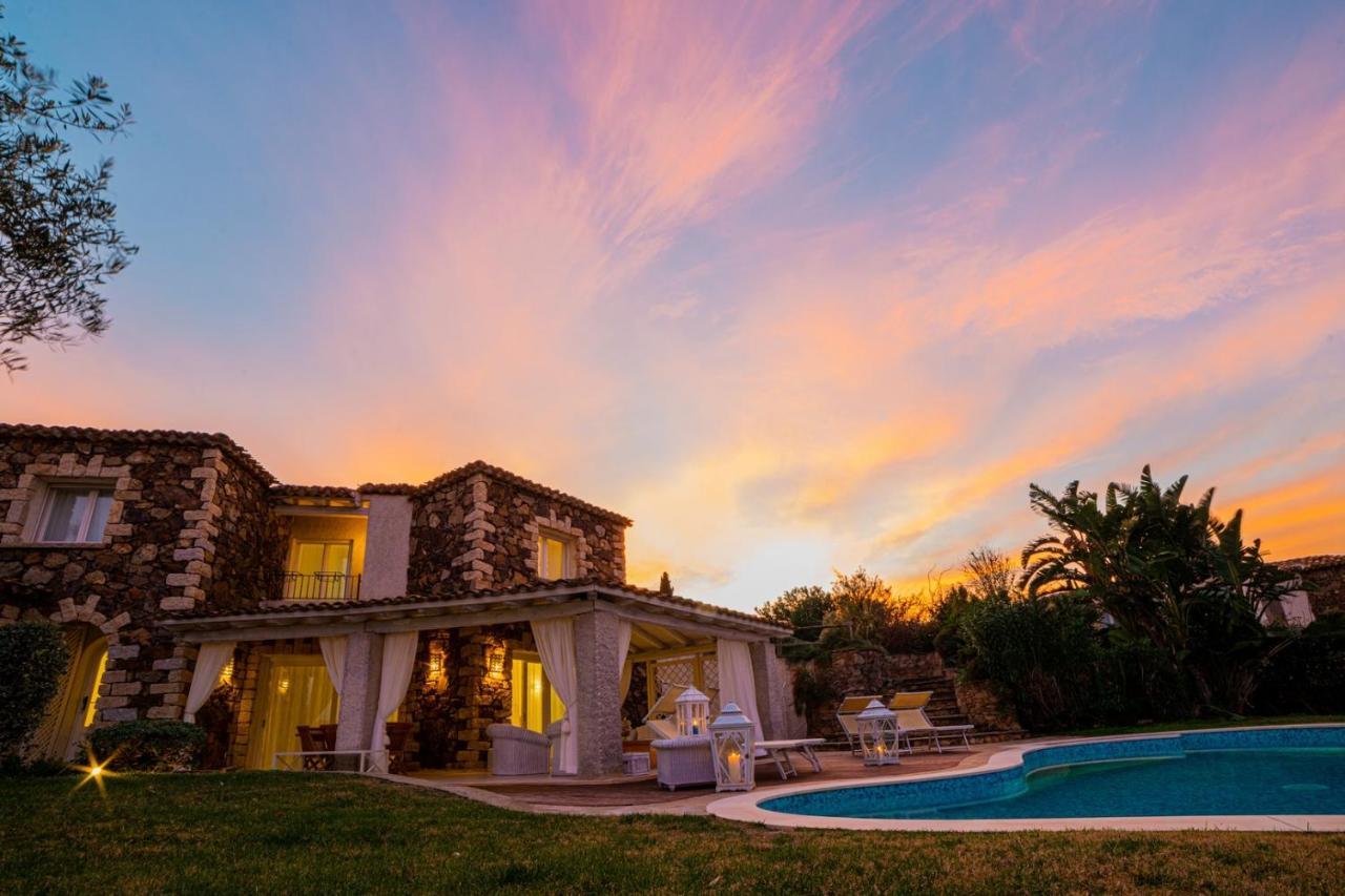 Villa Bougainvillea Con Piscina E Giardino Privato A Pochi Passi Dal Mare 카스티아다스 외부 사진