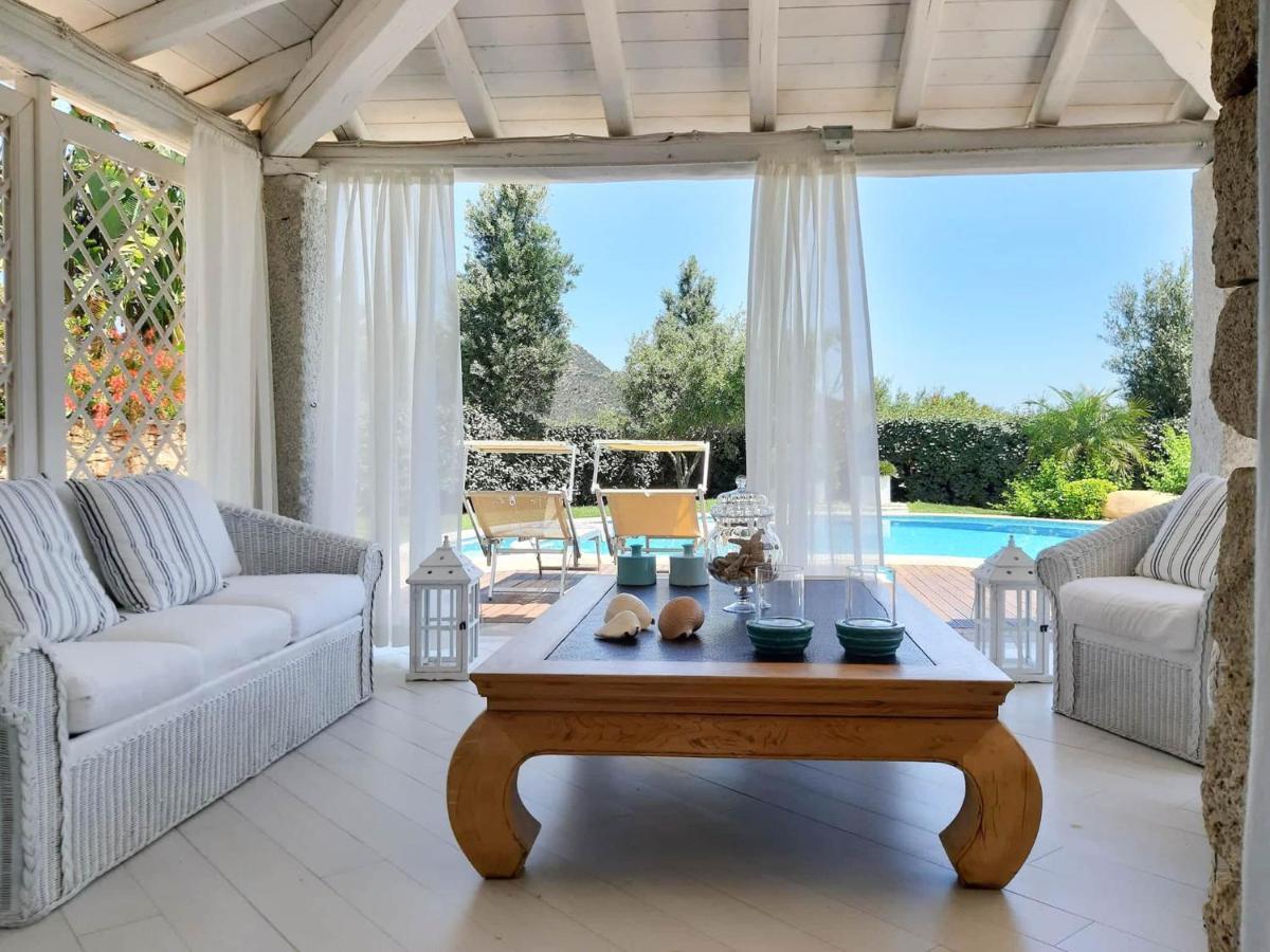 Villa Bougainvillea Con Piscina E Giardino Privato A Pochi Passi Dal Mare 카스티아다스 외부 사진