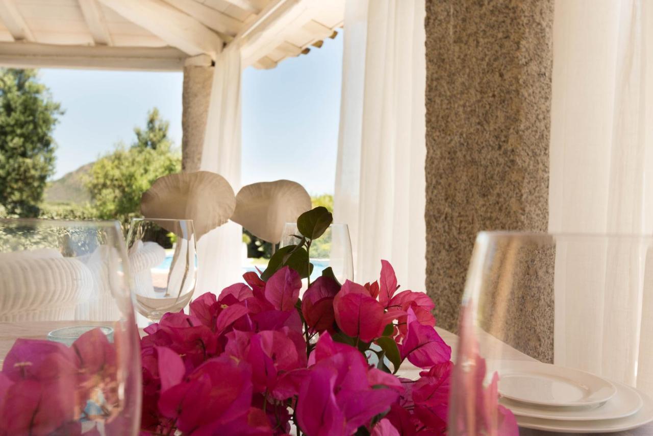 Villa Bougainvillea Con Piscina E Giardino Privato A Pochi Passi Dal Mare 카스티아다스 외부 사진