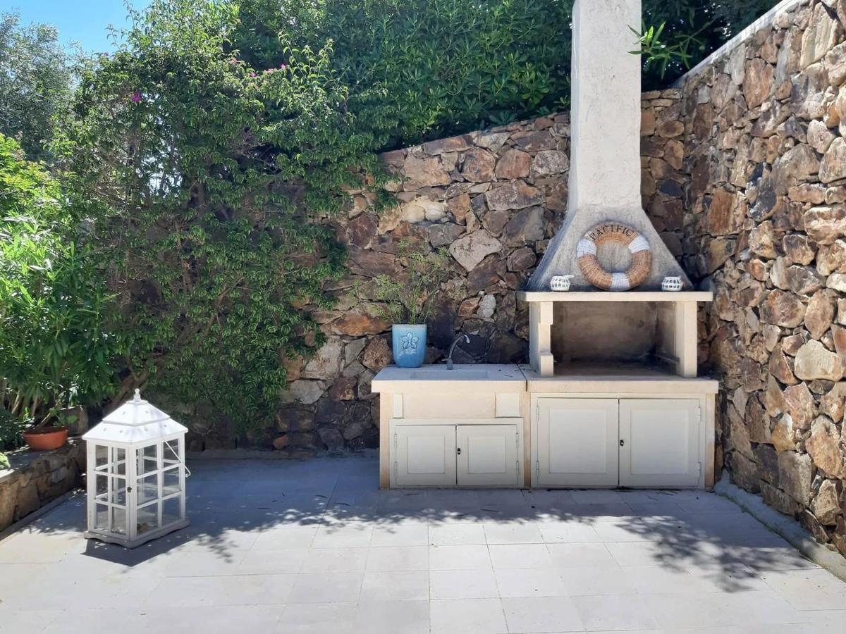 Villa Bougainvillea Con Piscina E Giardino Privato A Pochi Passi Dal Mare 카스티아다스 외부 사진