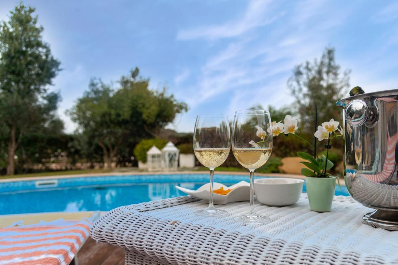 Villa Bougainvillea Con Piscina E Giardino Privato A Pochi Passi Dal Mare 카스티아다스 외부 사진