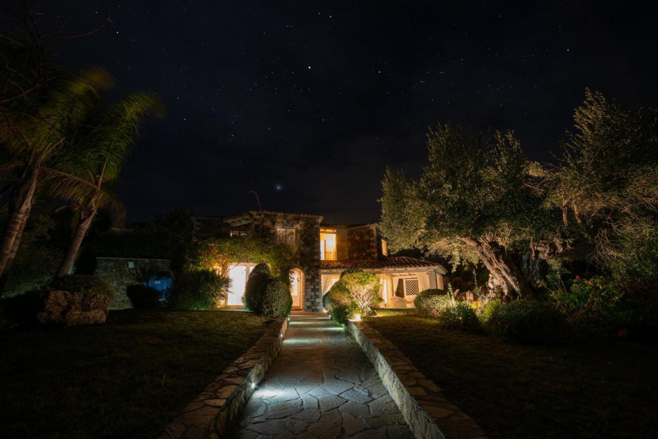 Villa Bougainvillea Con Piscina E Giardino Privato A Pochi Passi Dal Mare 카스티아다스 외부 사진