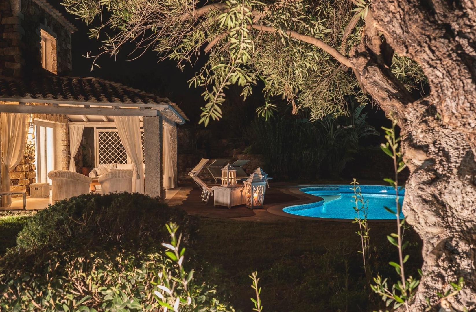 Villa Bougainvillea Con Piscina E Giardino Privato A Pochi Passi Dal Mare 카스티아다스 외부 사진