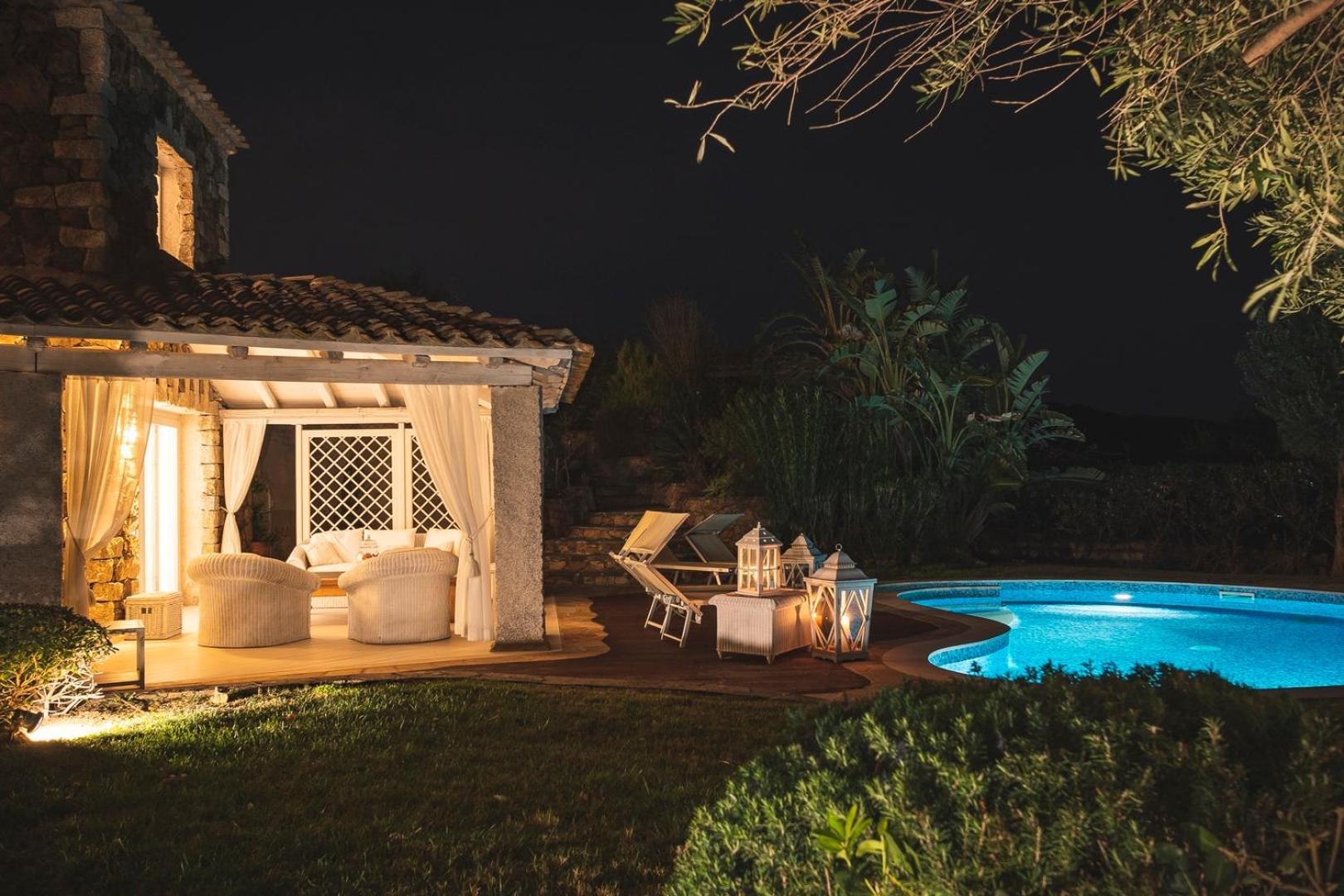 Villa Bougainvillea Con Piscina E Giardino Privato A Pochi Passi Dal Mare 카스티아다스 외부 사진