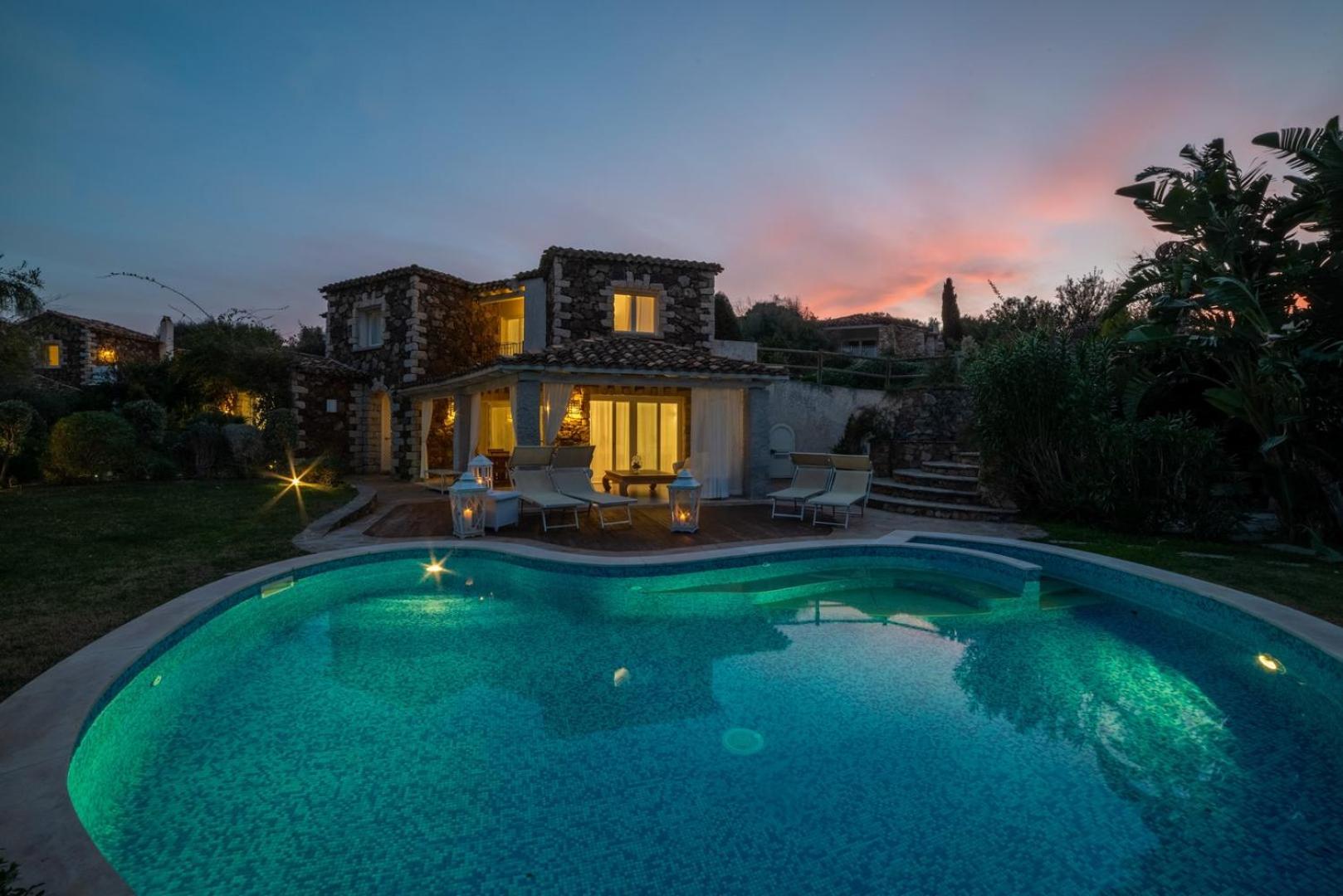 Villa Bougainvillea Con Piscina E Giardino Privato A Pochi Passi Dal Mare 카스티아다스 외부 사진