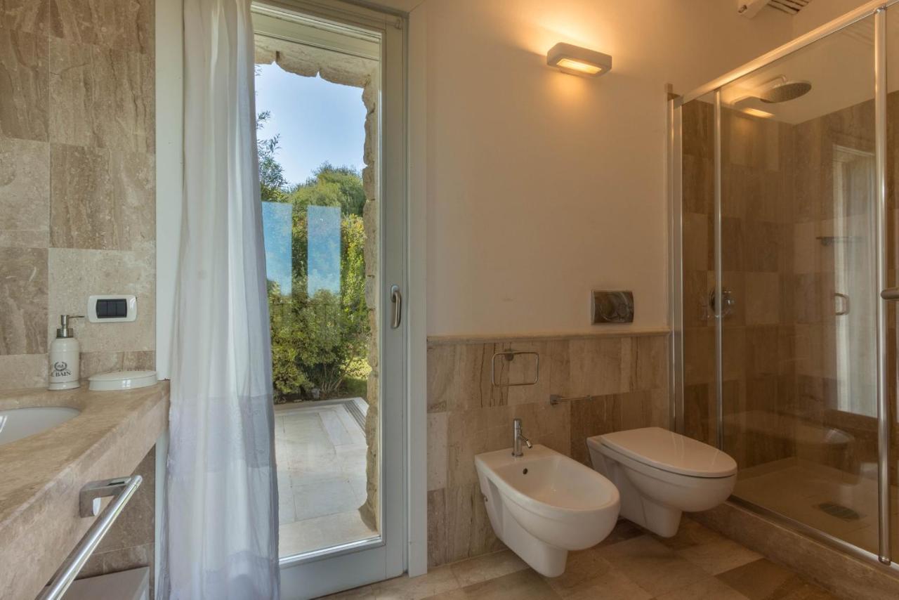 Villa Bougainvillea Con Piscina E Giardino Privato A Pochi Passi Dal Mare 카스티아다스 외부 사진