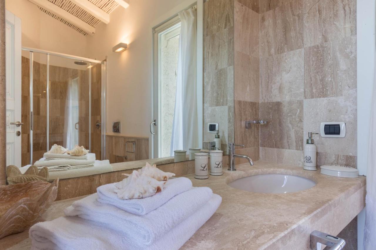 Villa Bougainvillea Con Piscina E Giardino Privato A Pochi Passi Dal Mare 카스티아다스 외부 사진