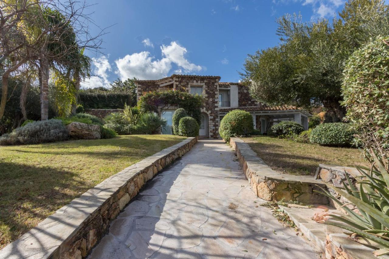Villa Bougainvillea Con Piscina E Giardino Privato A Pochi Passi Dal Mare 카스티아다스 외부 사진