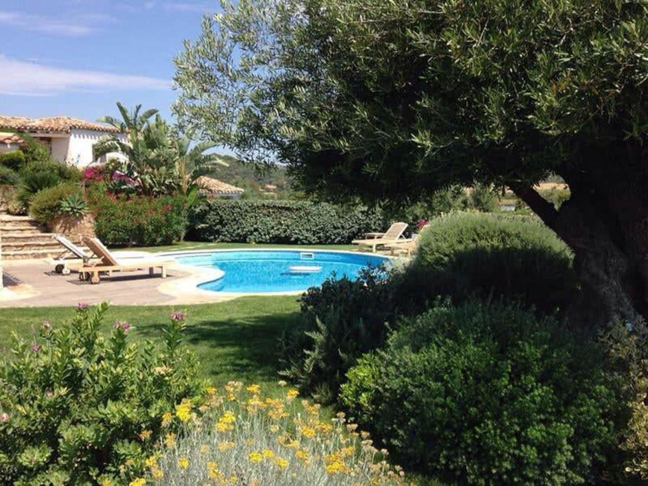Villa Bougainvillea Con Piscina E Giardino Privato A Pochi Passi Dal Mare 카스티아다스 외부 사진
