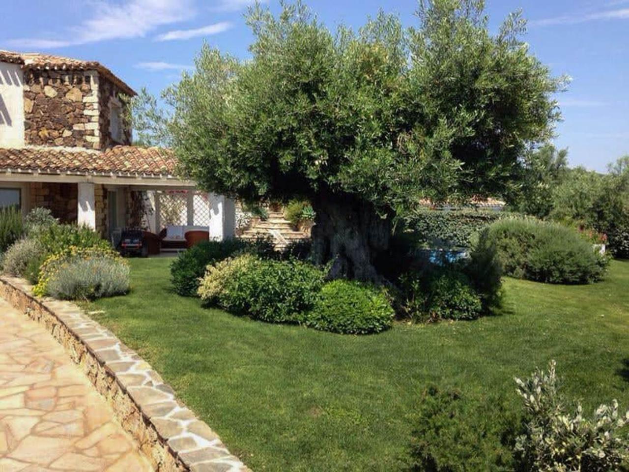 Villa Bougainvillea Con Piscina E Giardino Privato A Pochi Passi Dal Mare 카스티아다스 외부 사진